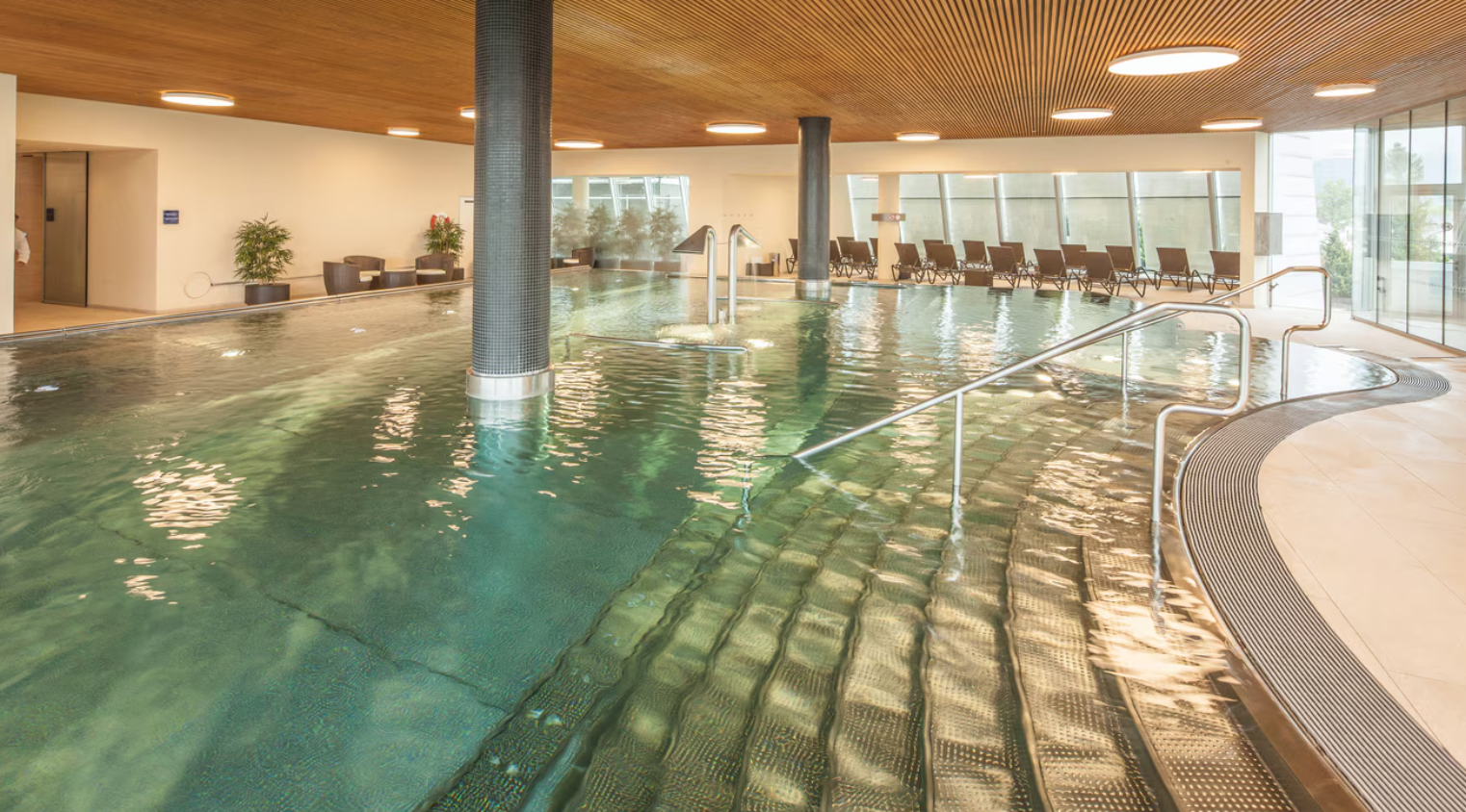 Four Points by Sheraton Panoramahaus Dornbirn Bagian luar foto