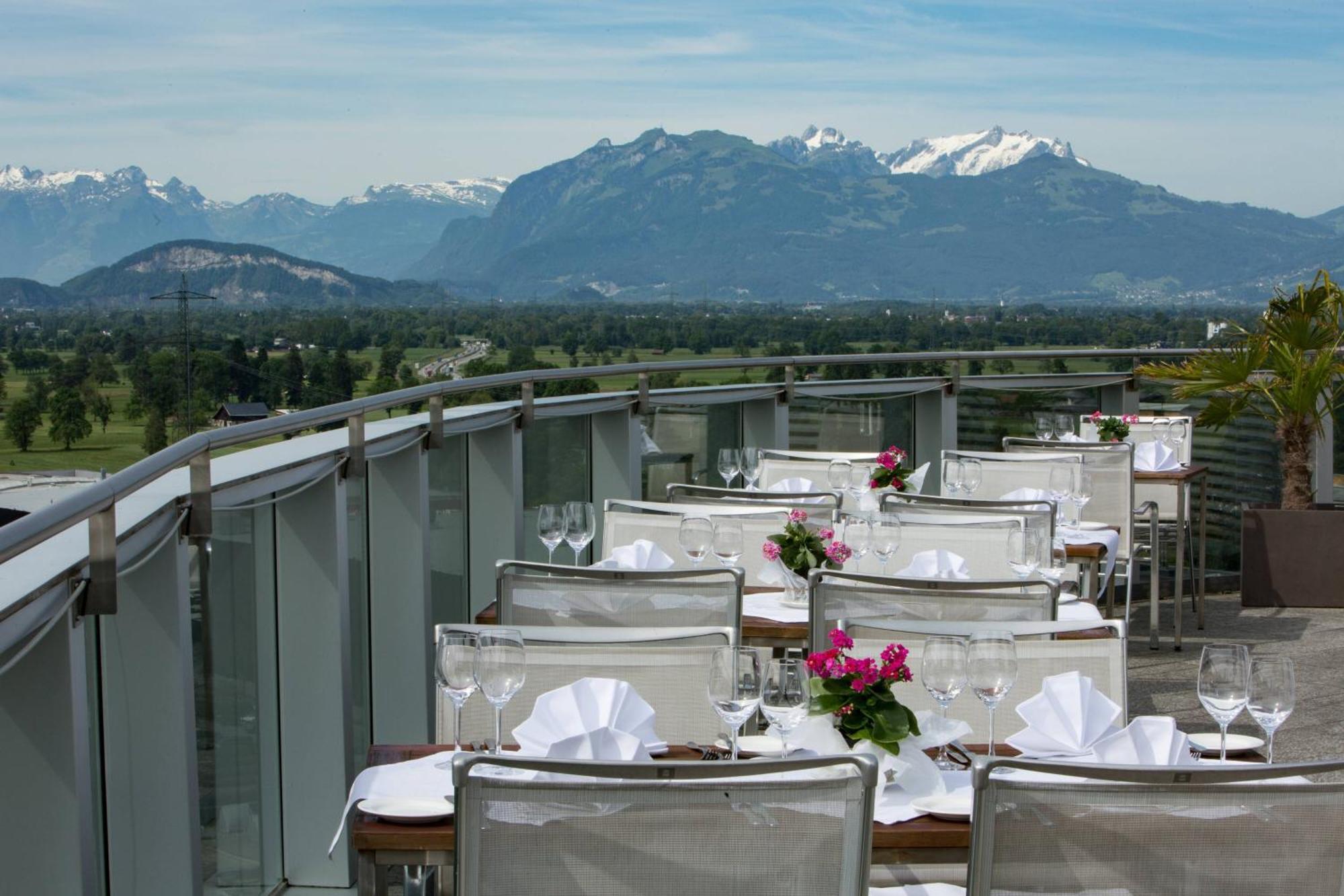 Four Points by Sheraton Panoramahaus Dornbirn Bagian luar foto