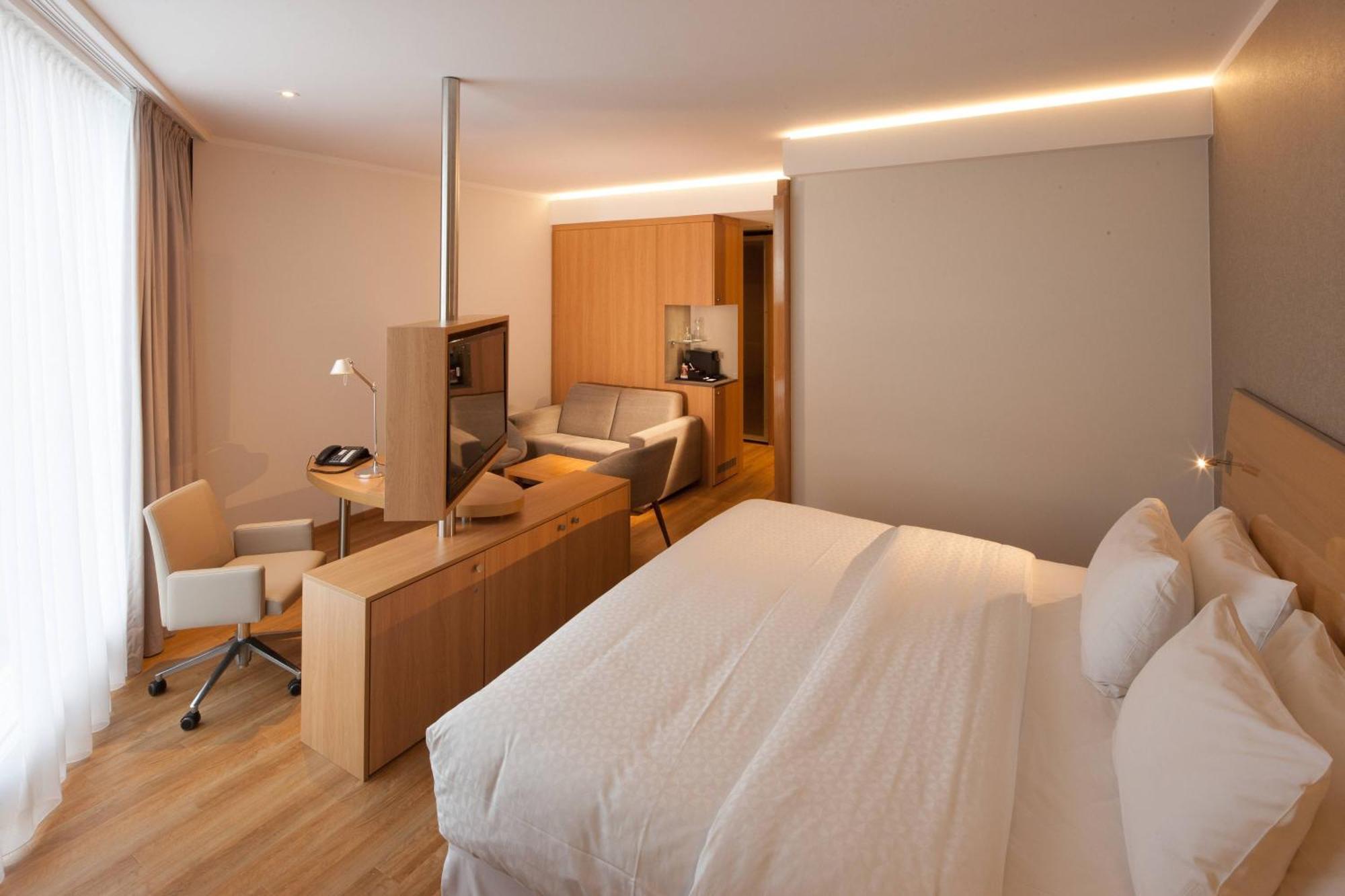 Four Points by Sheraton Panoramahaus Dornbirn Bagian luar foto