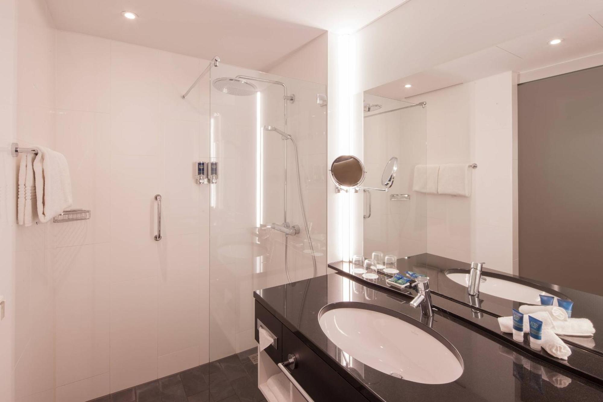Four Points by Sheraton Panoramahaus Dornbirn Bagian luar foto