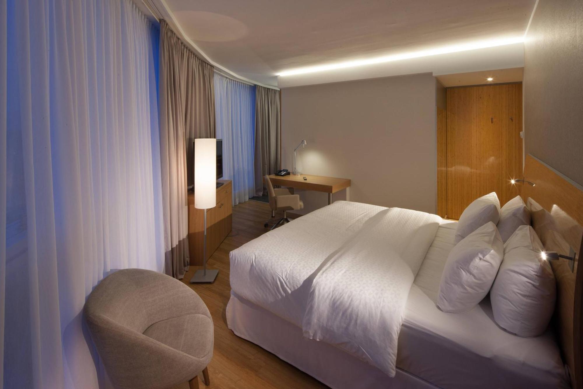 Four Points by Sheraton Panoramahaus Dornbirn Bagian luar foto