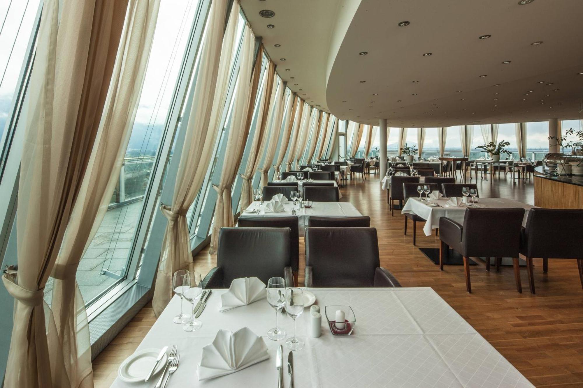 Four Points by Sheraton Panoramahaus Dornbirn Bagian luar foto