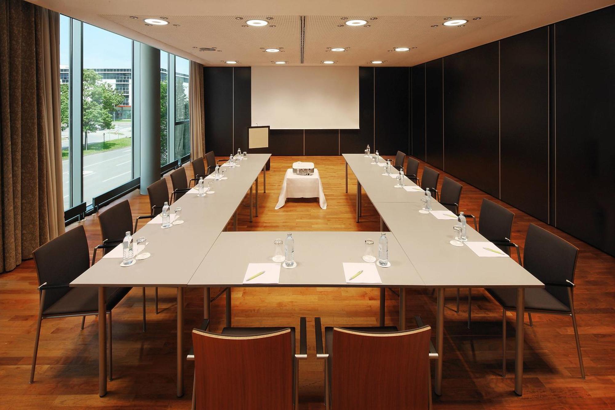 Four Points by Sheraton Panoramahaus Dornbirn Bagian luar foto