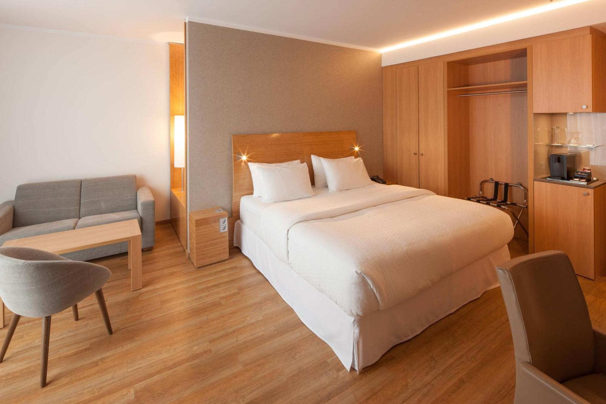 Four Points by Sheraton Panoramahaus Dornbirn Bagian luar foto