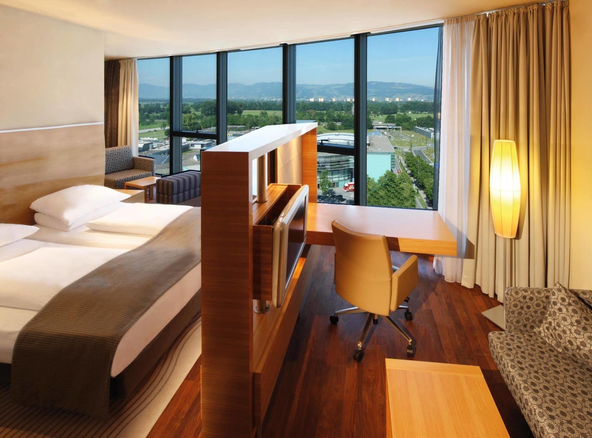Four Points by Sheraton Panoramahaus Dornbirn Bagian luar foto
