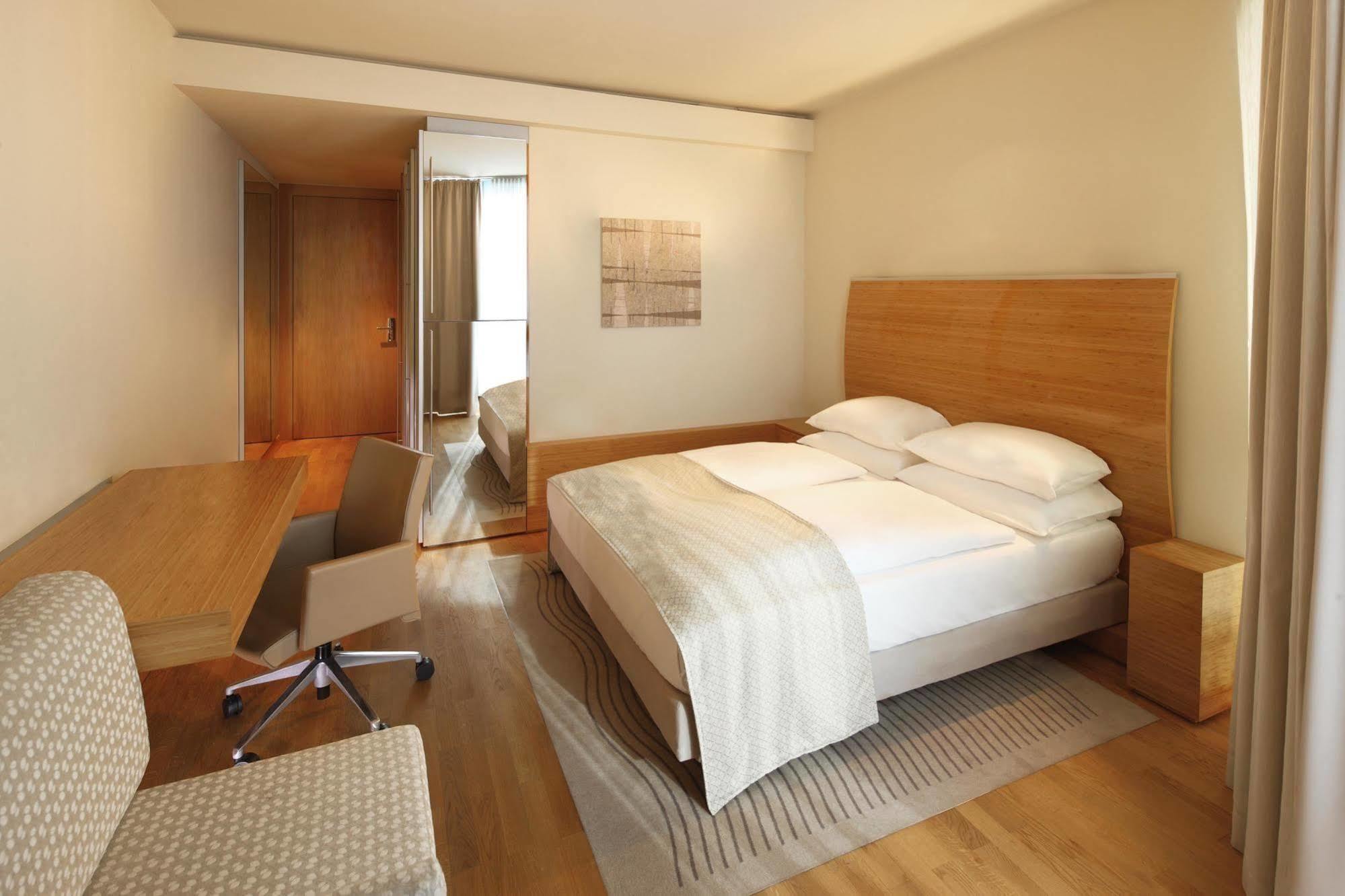 Four Points by Sheraton Panoramahaus Dornbirn Bagian luar foto
